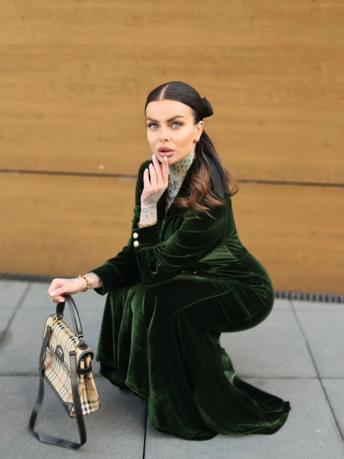 Green 1930s Velvet Pearl Lantern Sleeve Mermaid Dress - Image 3
