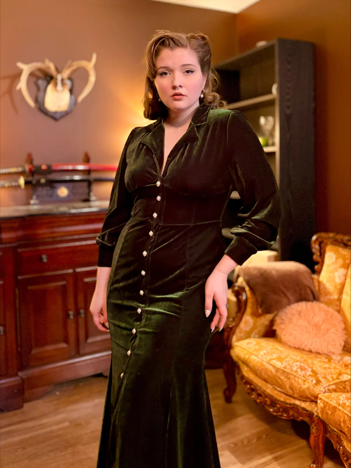 Green 1930s Velvet Pearl Lantern Sleeve Mermaid Dress - Image 3