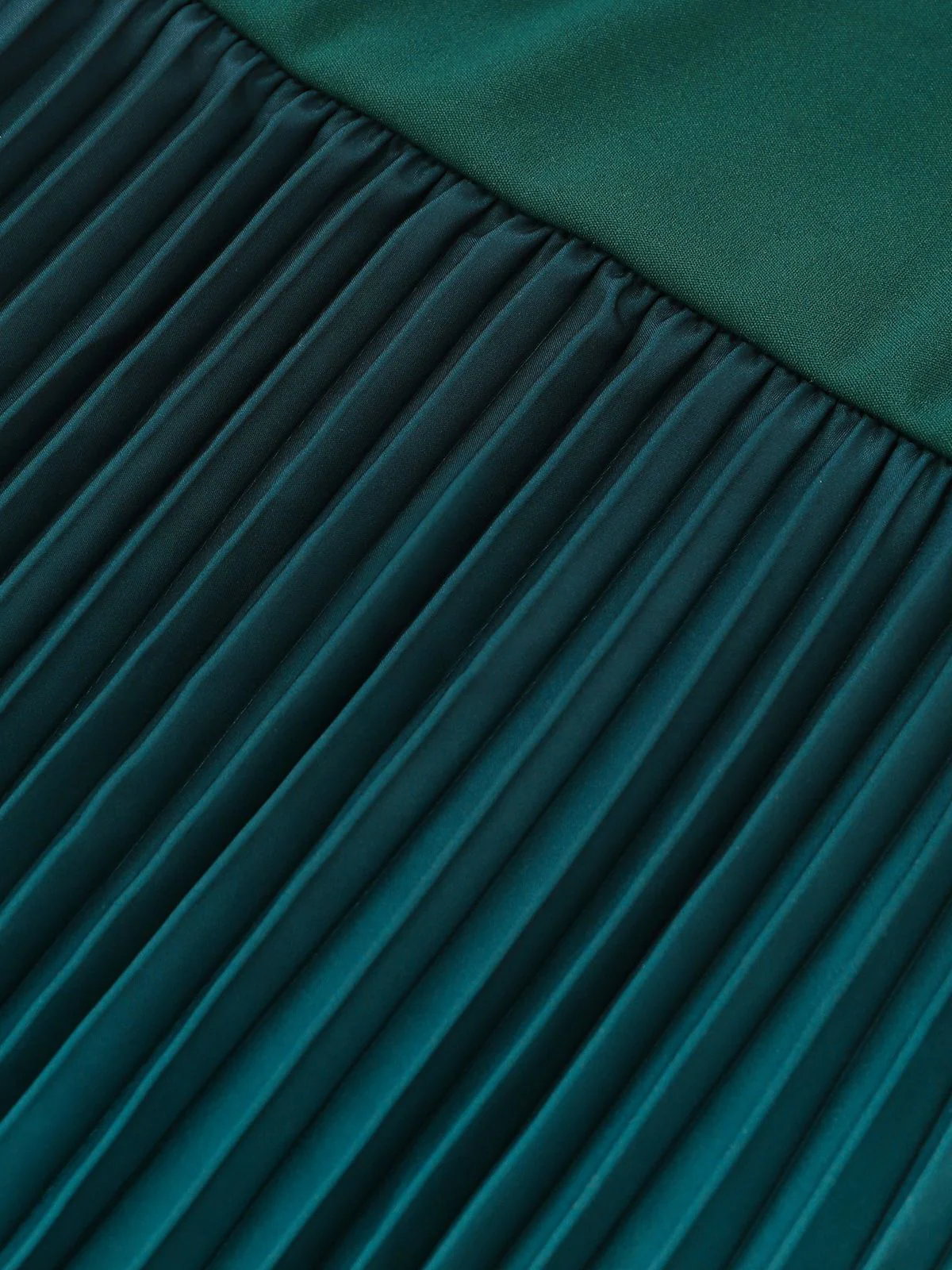 Green 1940s Off-Shoulder Pleated Gradient Dress - Image 6