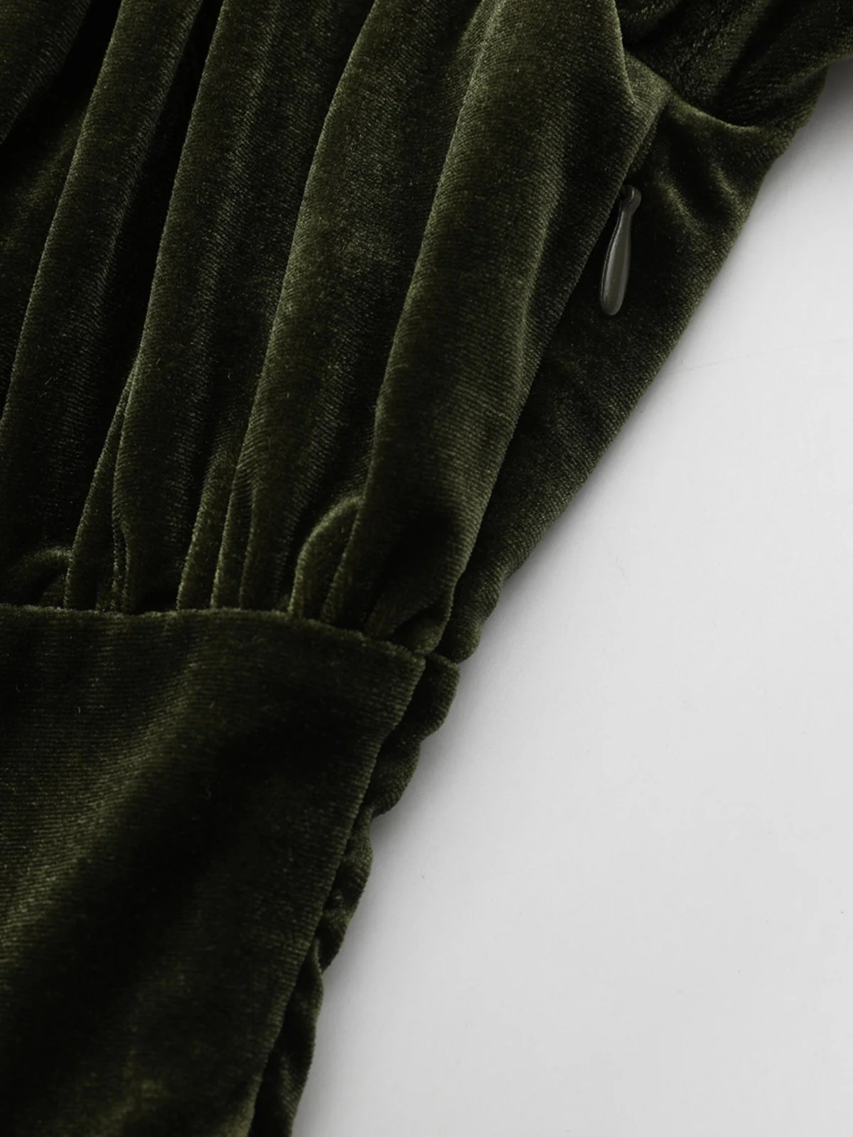 Green 1940s Velvet Deep-V Puff Sleeve Ruched Dress - Image 6