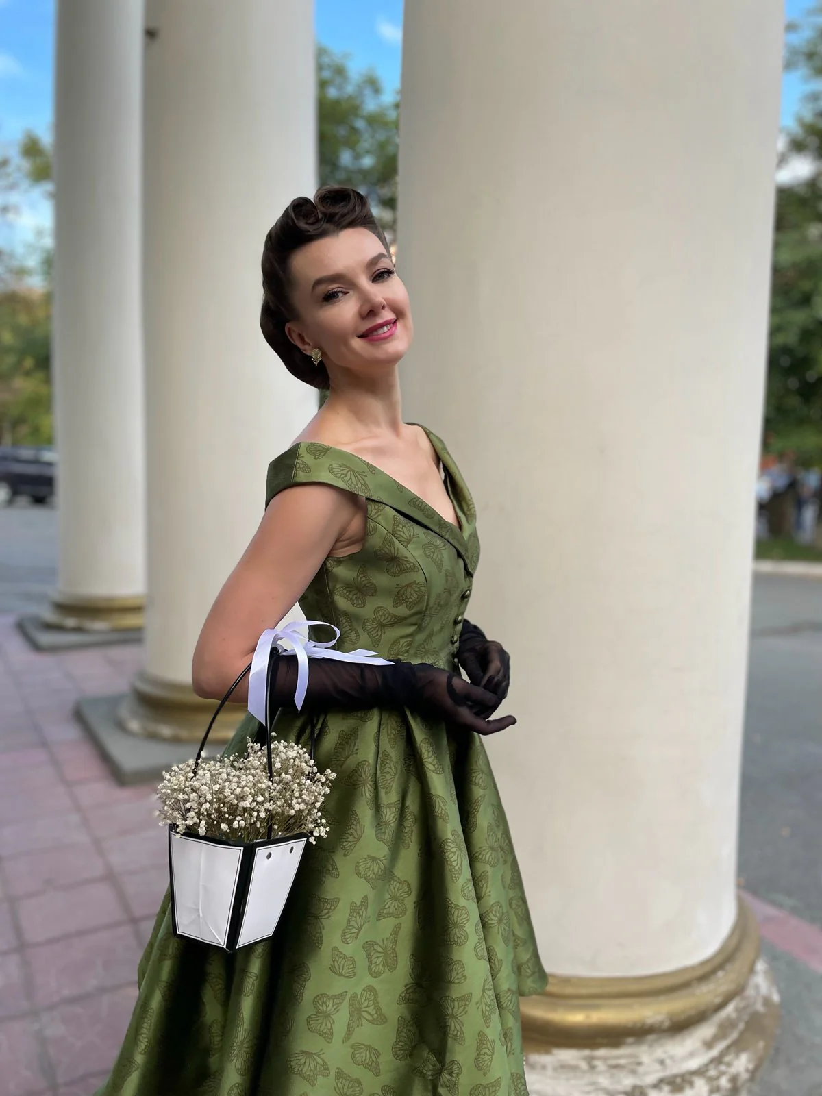 Green 1950s Off-Shoulder Vintage Dress - Image 2