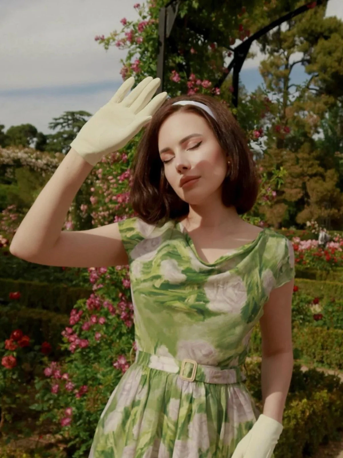 Green 1960s Oil-Painting Rose Dress - Image 2