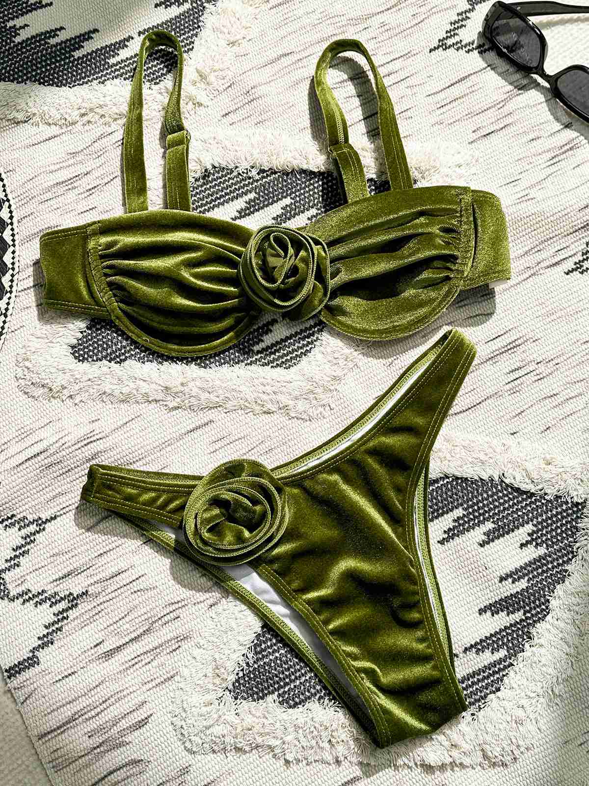 Green 1960s Solid Velvet 3D Rose Bikini Set - Image 3