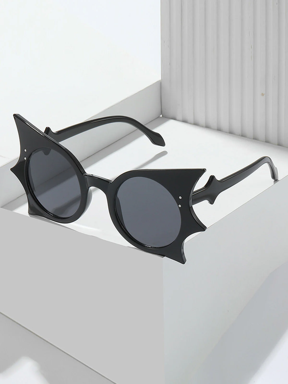 Halloween Bat Wing Gothic Sunglasses - Image 9