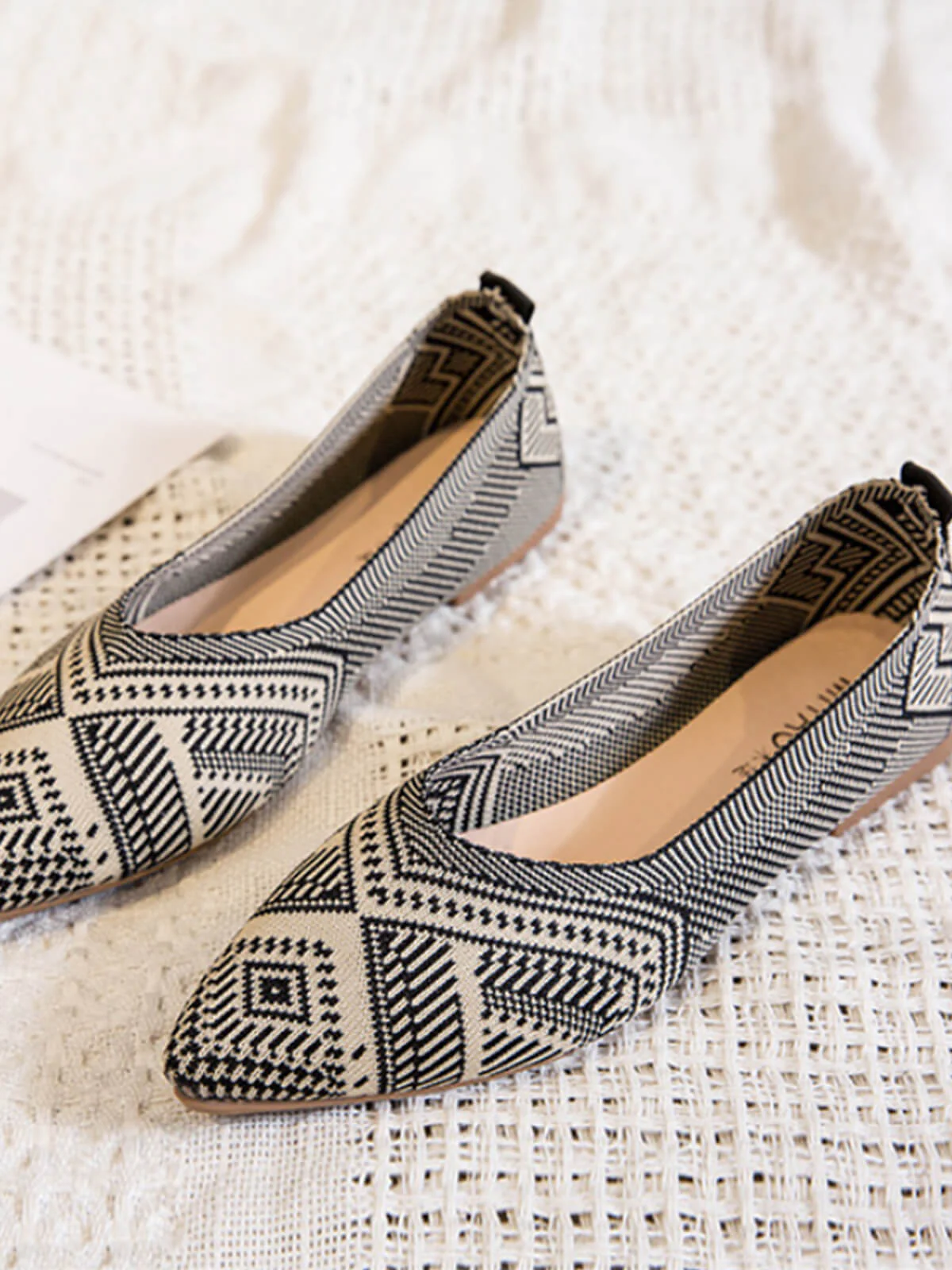 Knitted Jacquard Pointed Flat Shoes - Image 3