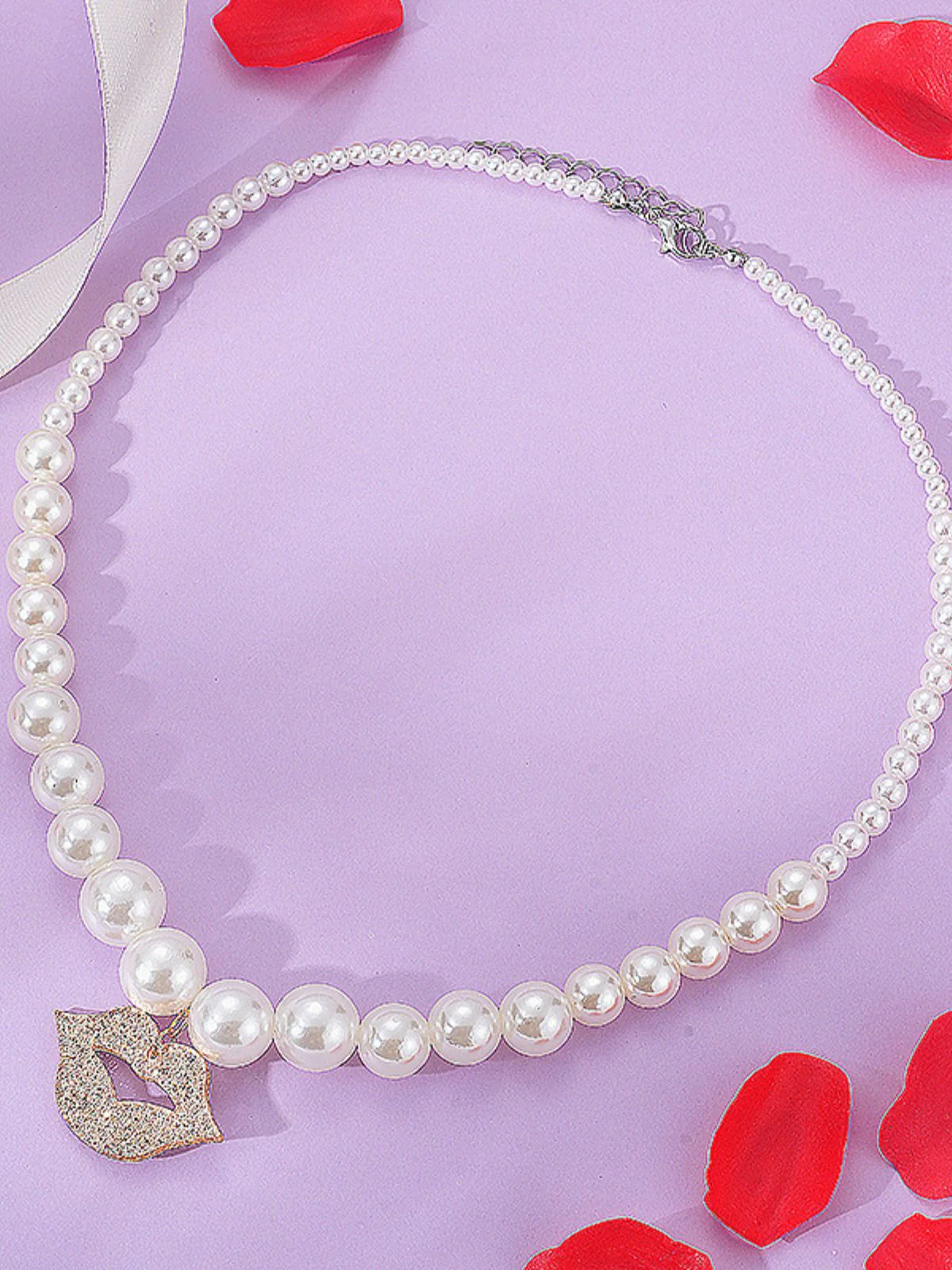 Lips Pendant Pearl Vintage Necklace - Image 2