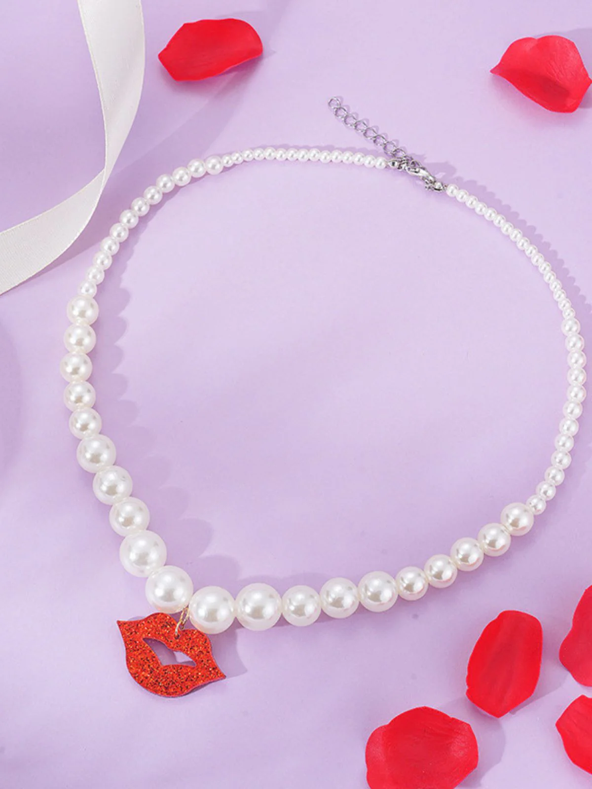 Lips Pendant Pearl Vintage Necklace - Image 3