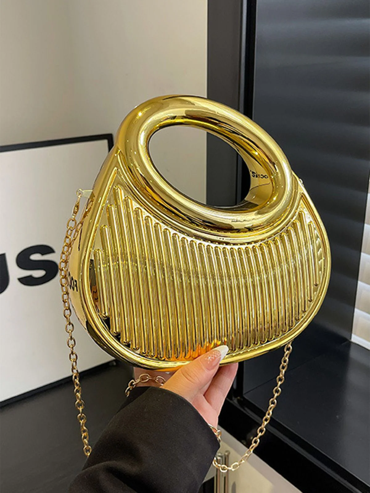 Metallic Top-Handle Chain Crossbody Bag - Image 11