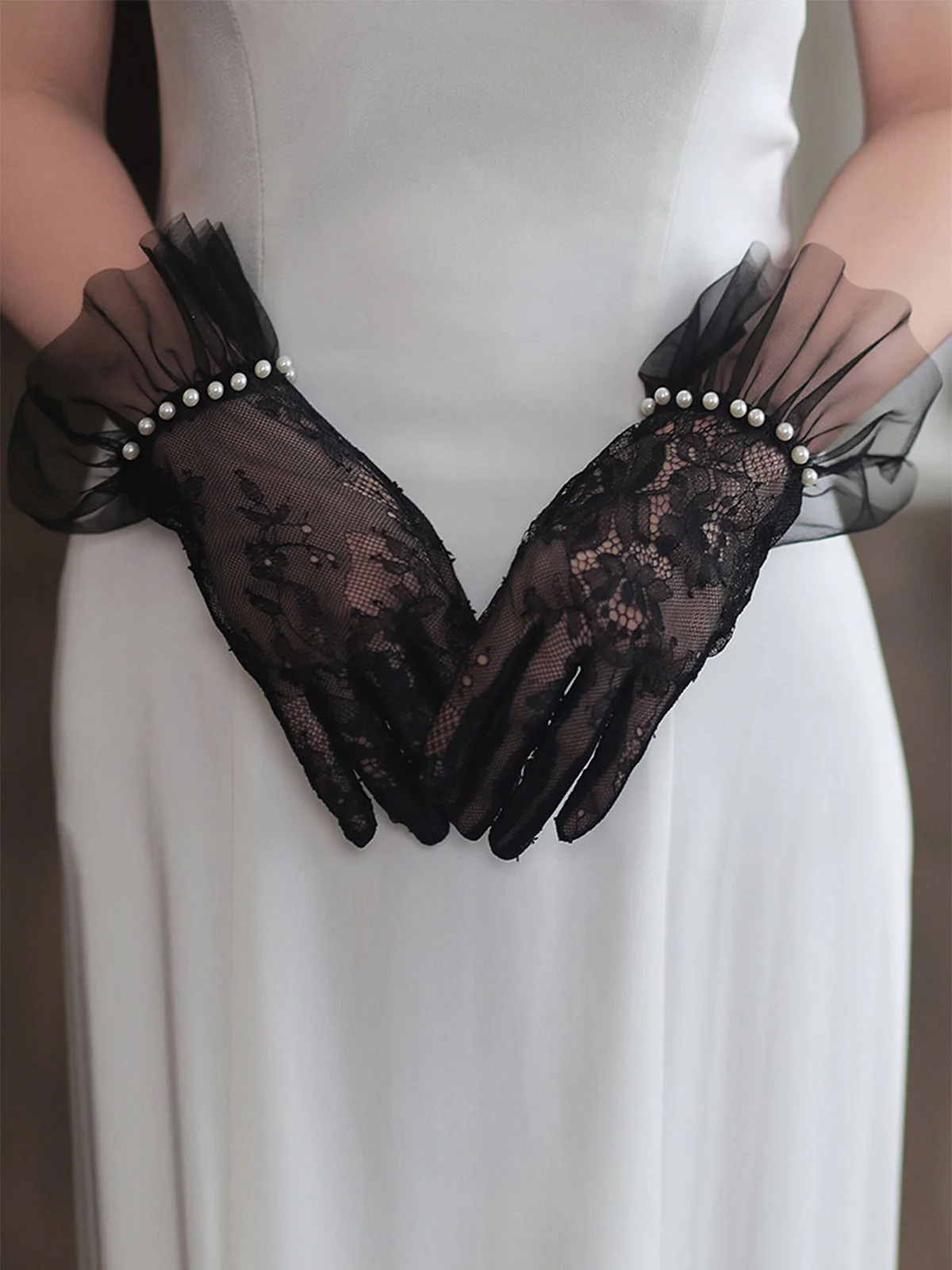 Pearl Sutured Chiffon Lace Gloves - Image 3