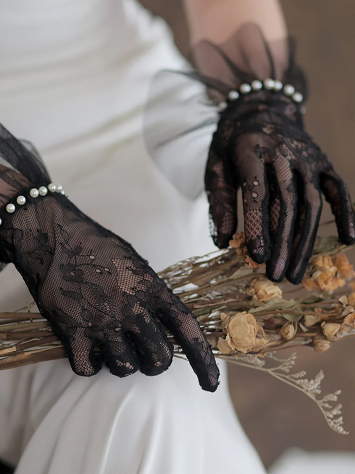 Pearl Sutured Chiffon Lace Gloves - Image 4