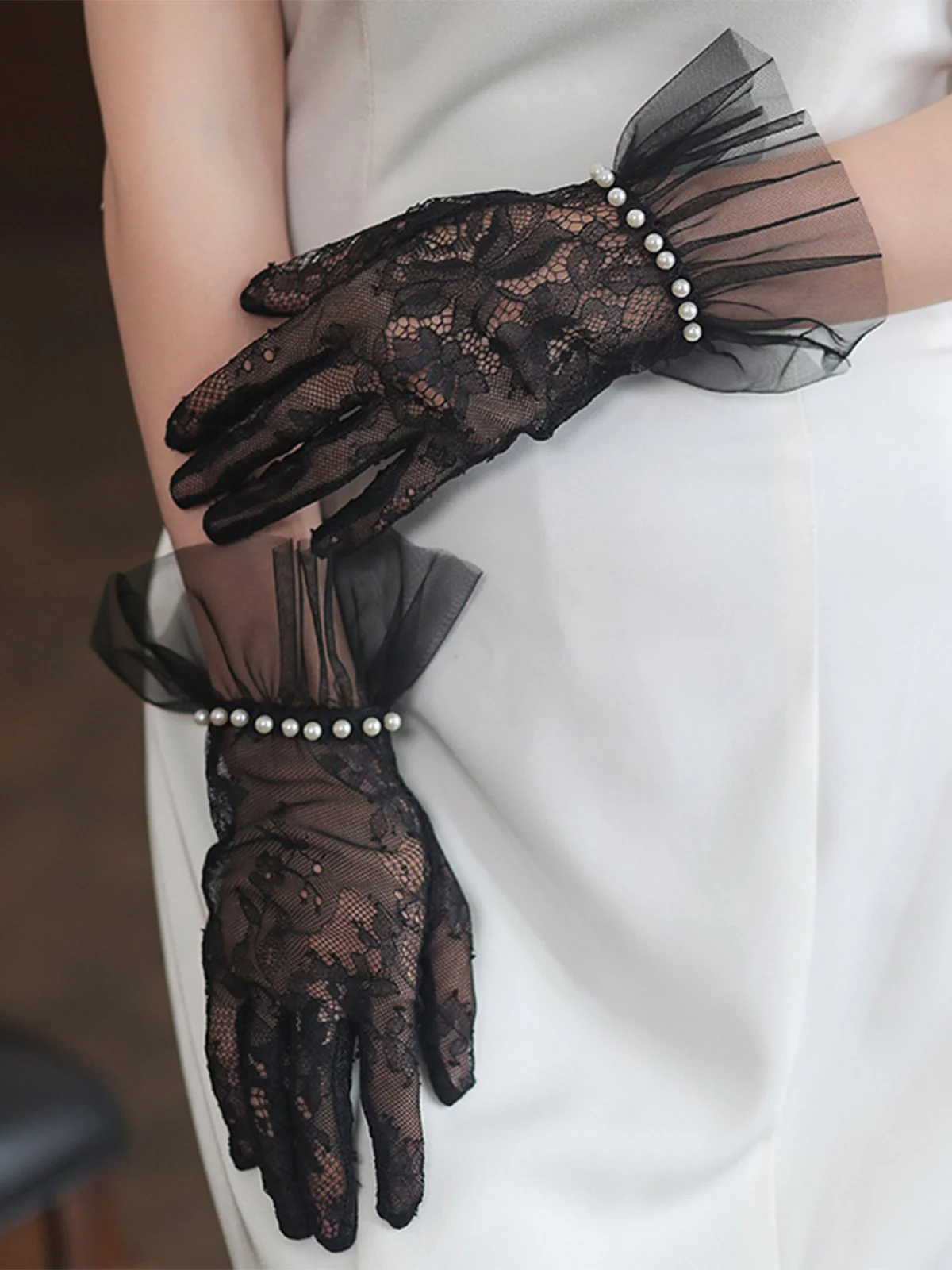 Pearl Sutured Chiffon Lace Gloves - Image 5