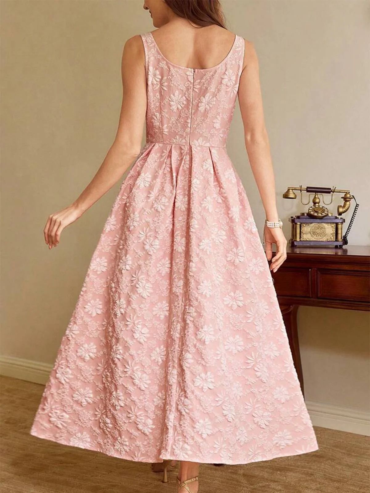 Pink 1930s Floral Jacquard Sleeveless Maxi Dress - Image 4