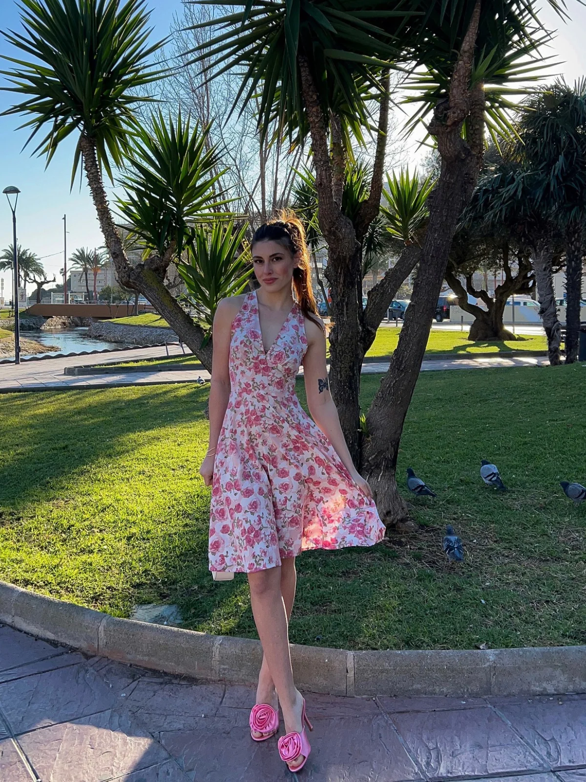 Pink 1950s Floral V-Neck Dress - Image 2