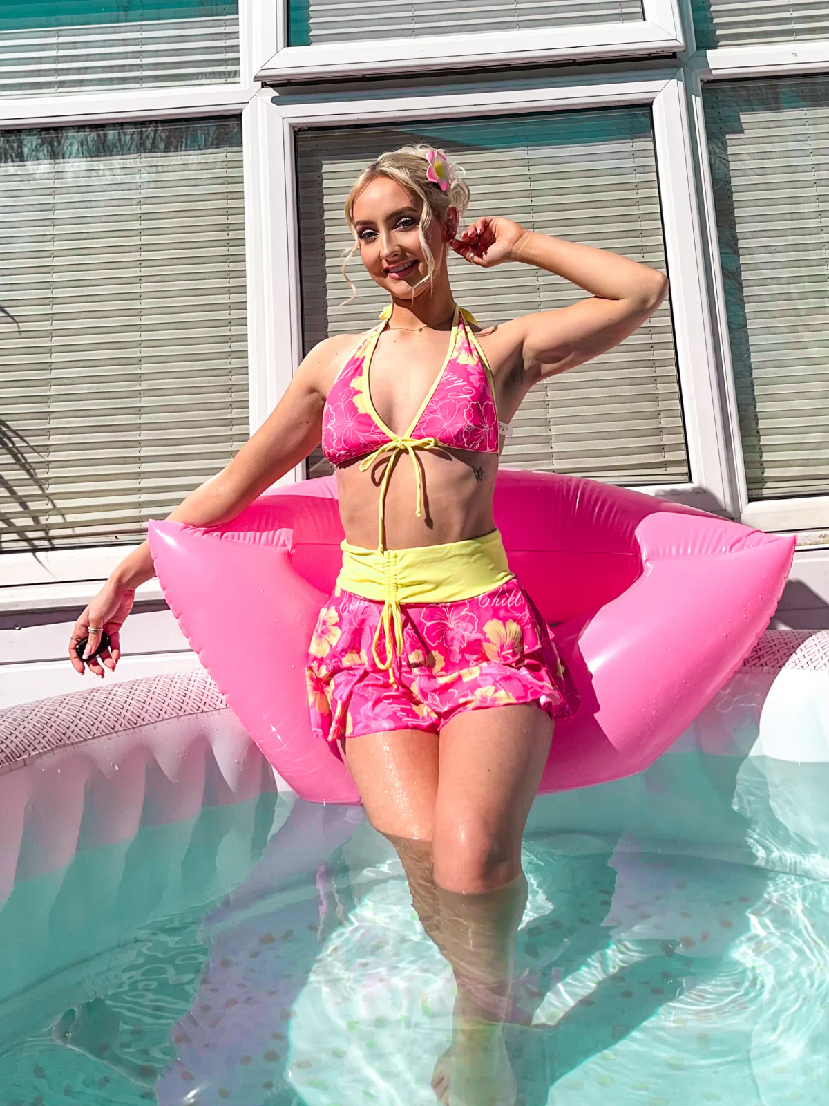 Pink 1960s Floral Print Tie-Front Layered Bikini Set - Image 2