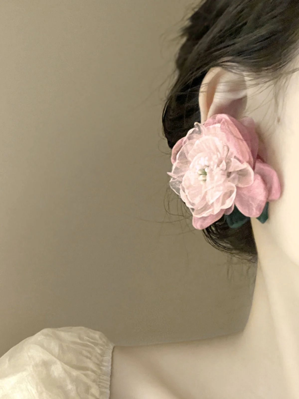 Pink Vintage 3D-Floral Earrings - Image 2