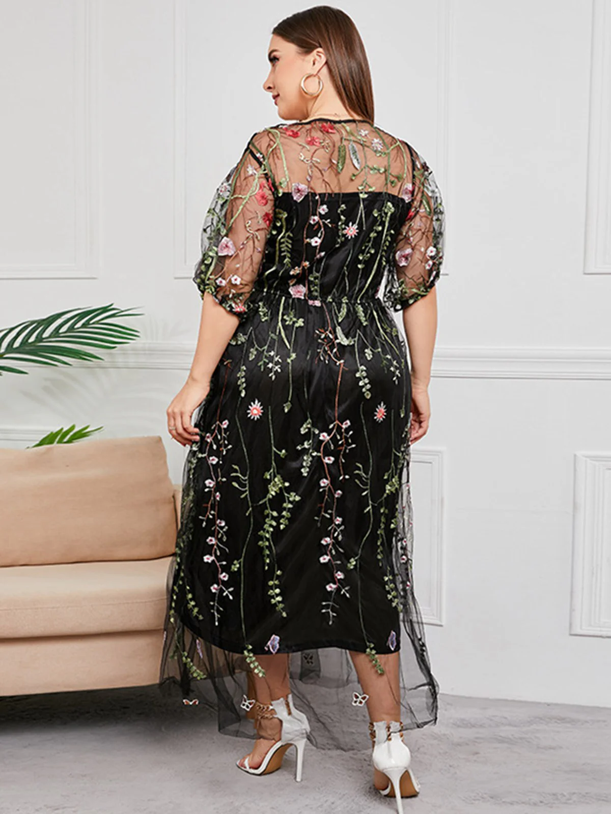 [Plus Size] 1940s Floral Embroidered Mesh Dress - Image 2