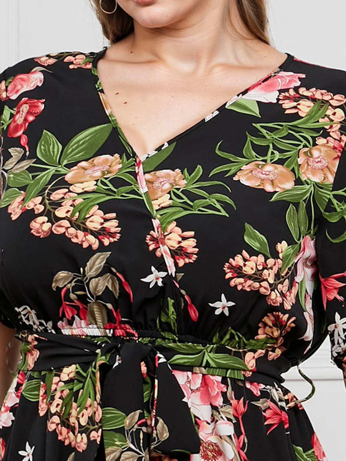 [Plus Size] 1940s Surplice V-Neck Belted Floral Dress - Image 10