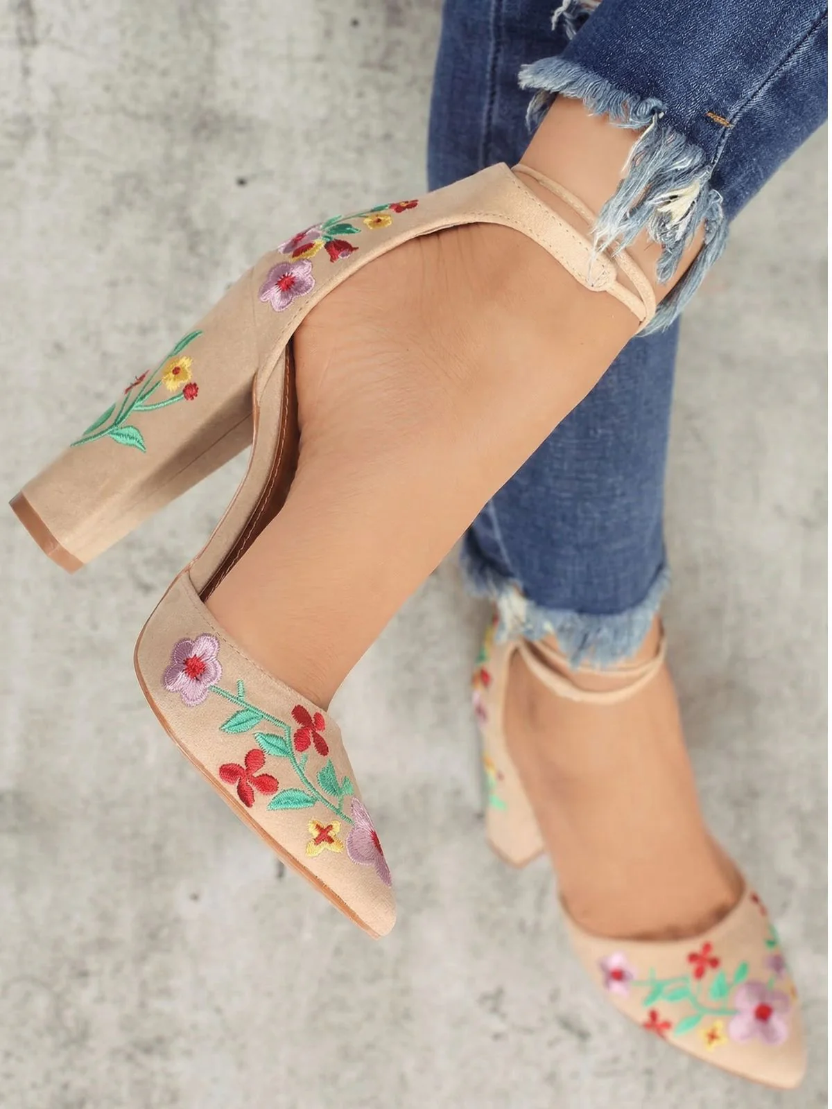 Pointed-Toe Embroidered Suede Chunky Heel Shoes - Image 5