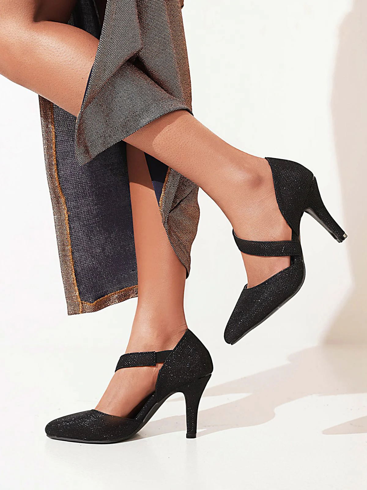 Pointed Toe Glitter Oblique Strap High Heels - Image 8