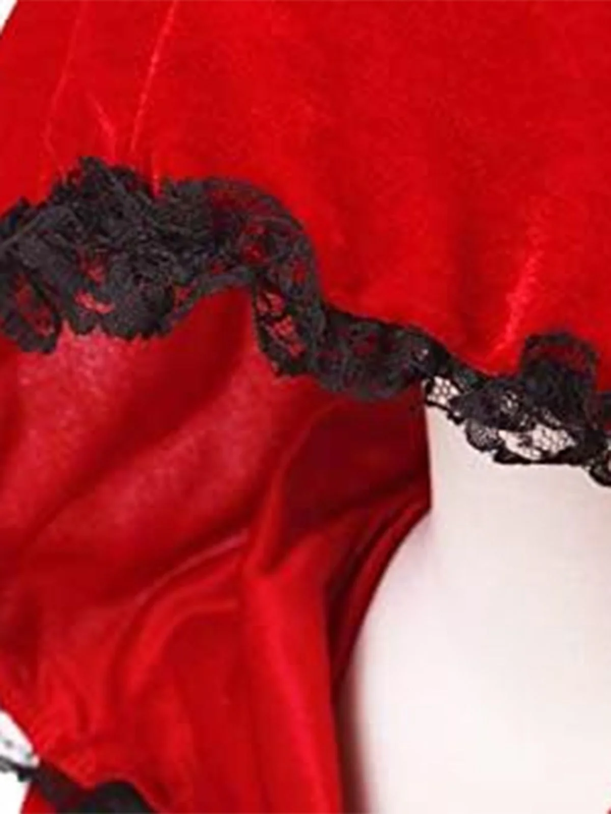Red 1950s Halloween Lace Trim Velvet Cape - Image 4