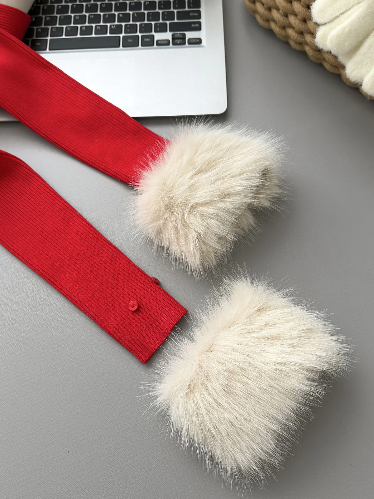 Red 1980s Detachable Fur Collar Tie Knit Cardigan - Image 5
