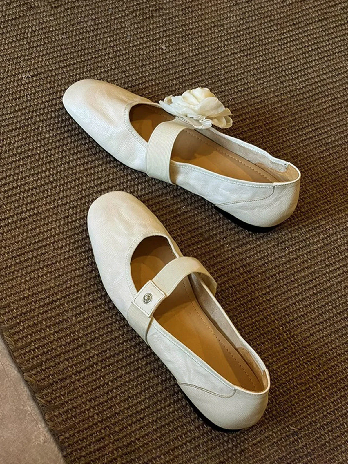 Removable 3D Floral Faux-Lambskin Mary Jane Flat Shoes - Image 2