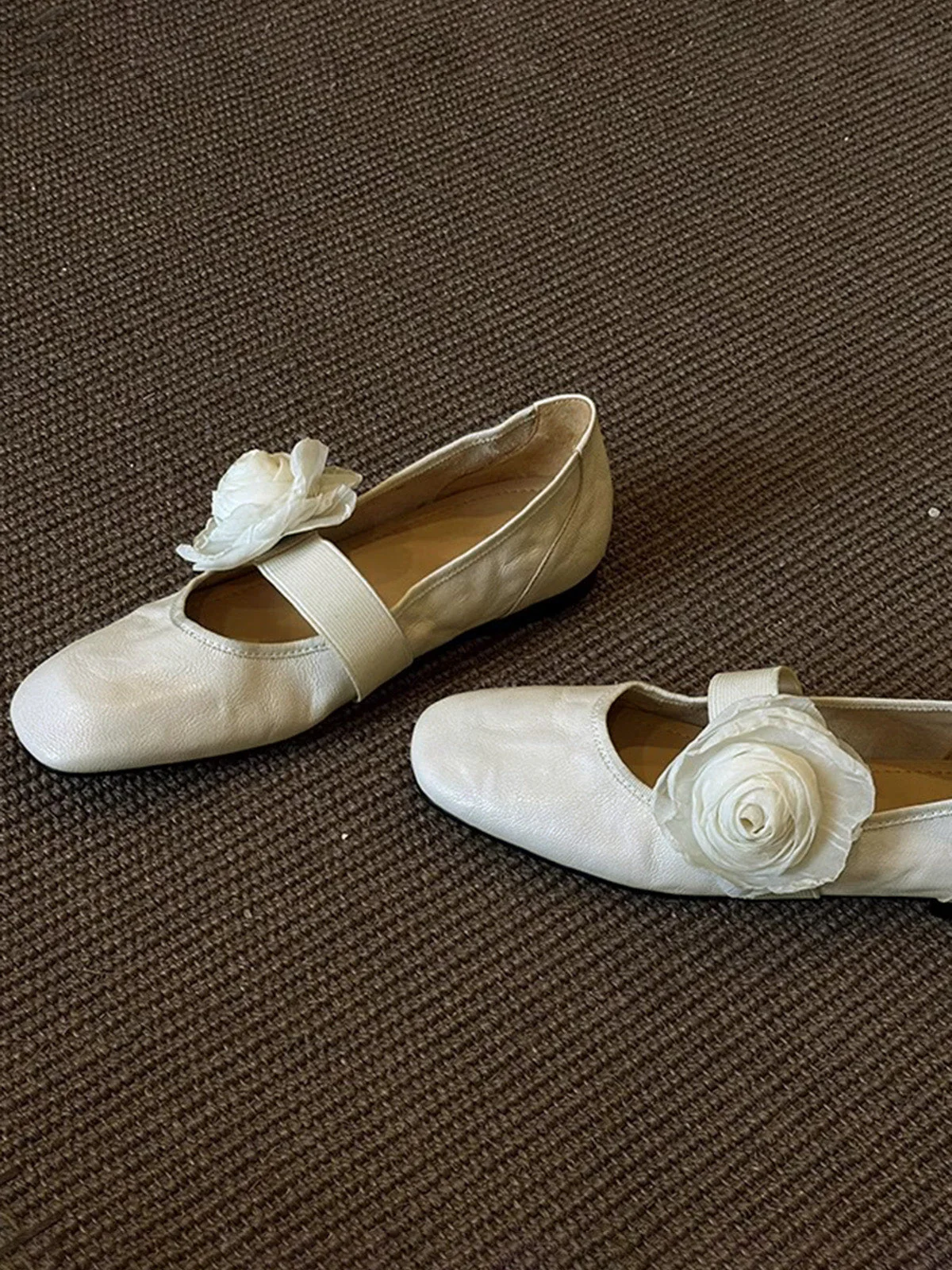 Removable 3D Floral Faux-Lambskin Mary Jane Flat Shoes - Image 3