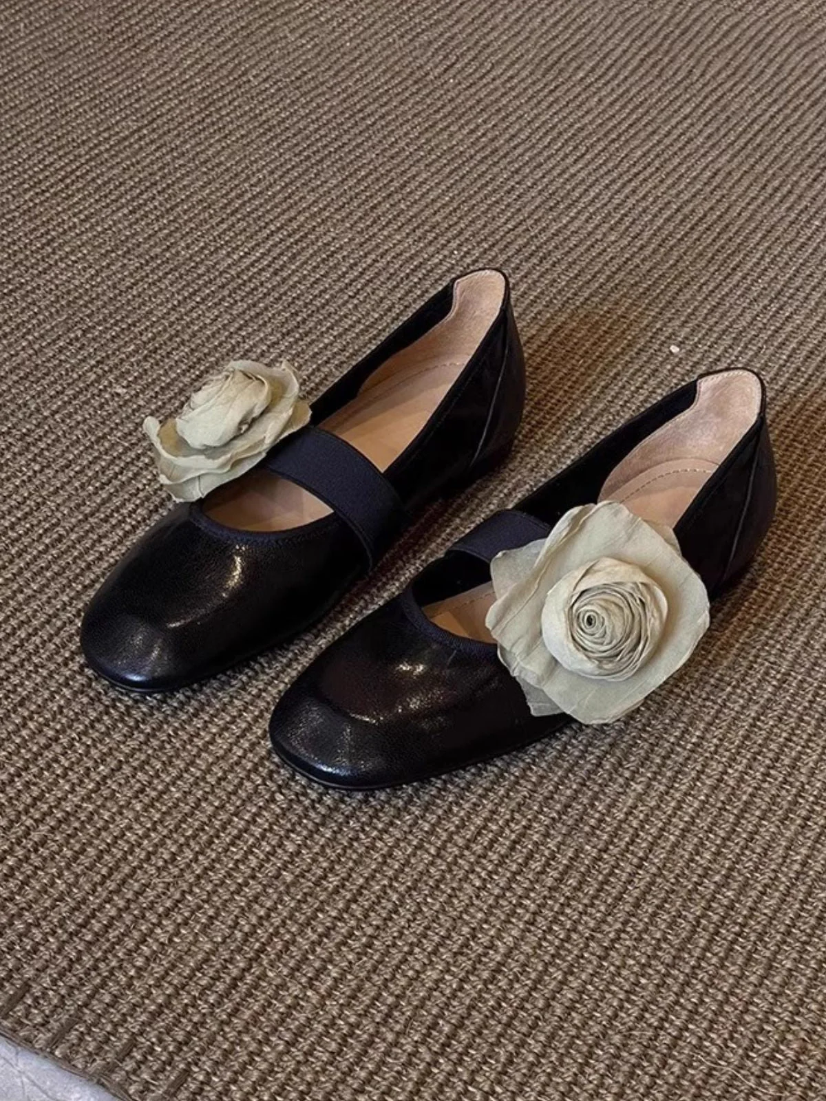 Removable 3D Floral Faux-Lambskin Mary Jane Flat Shoes - Image 4