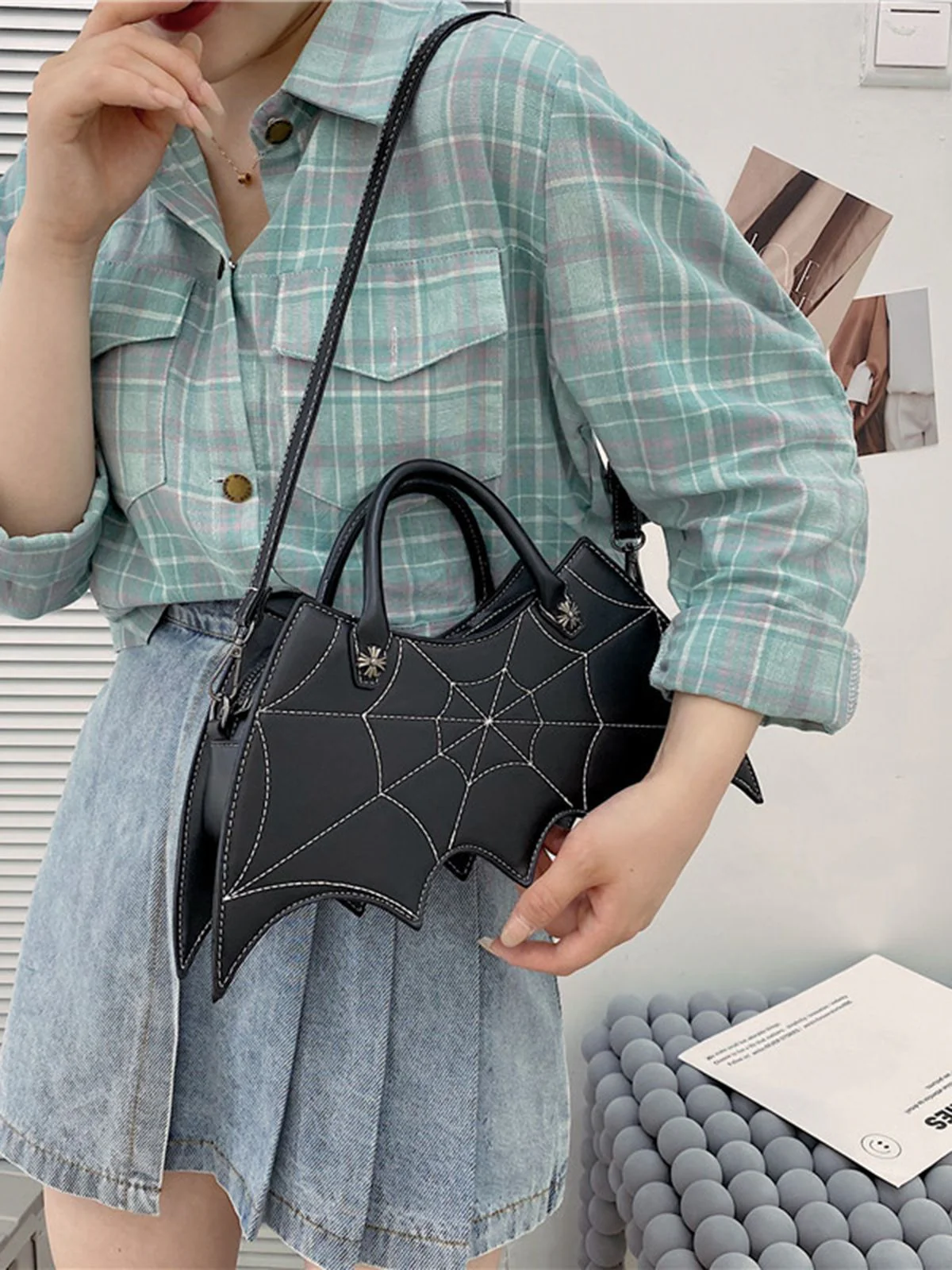 Retro Black Halloween Spider Handbag - Image 5