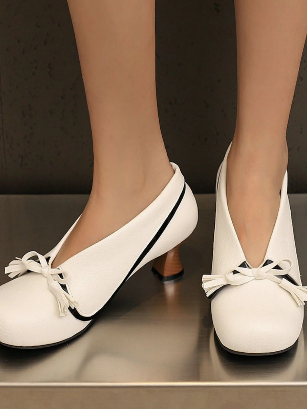 Retro Bow PU Round-Toe Chunky Heel Shoes - Image 2