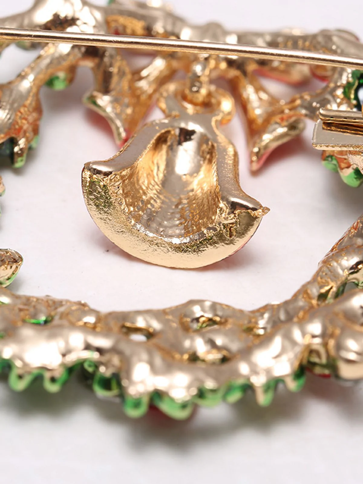 Retro Christmas Wreath Rhinestone Brooch - Image 3