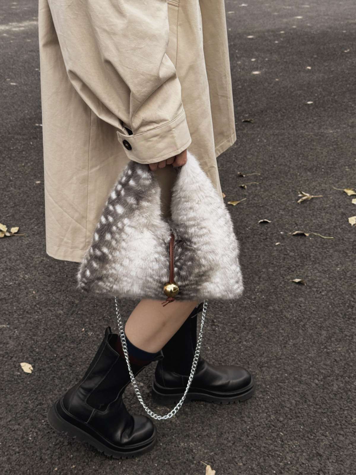 Retro Deer Style Bell Faux Fur Bag - Image 10