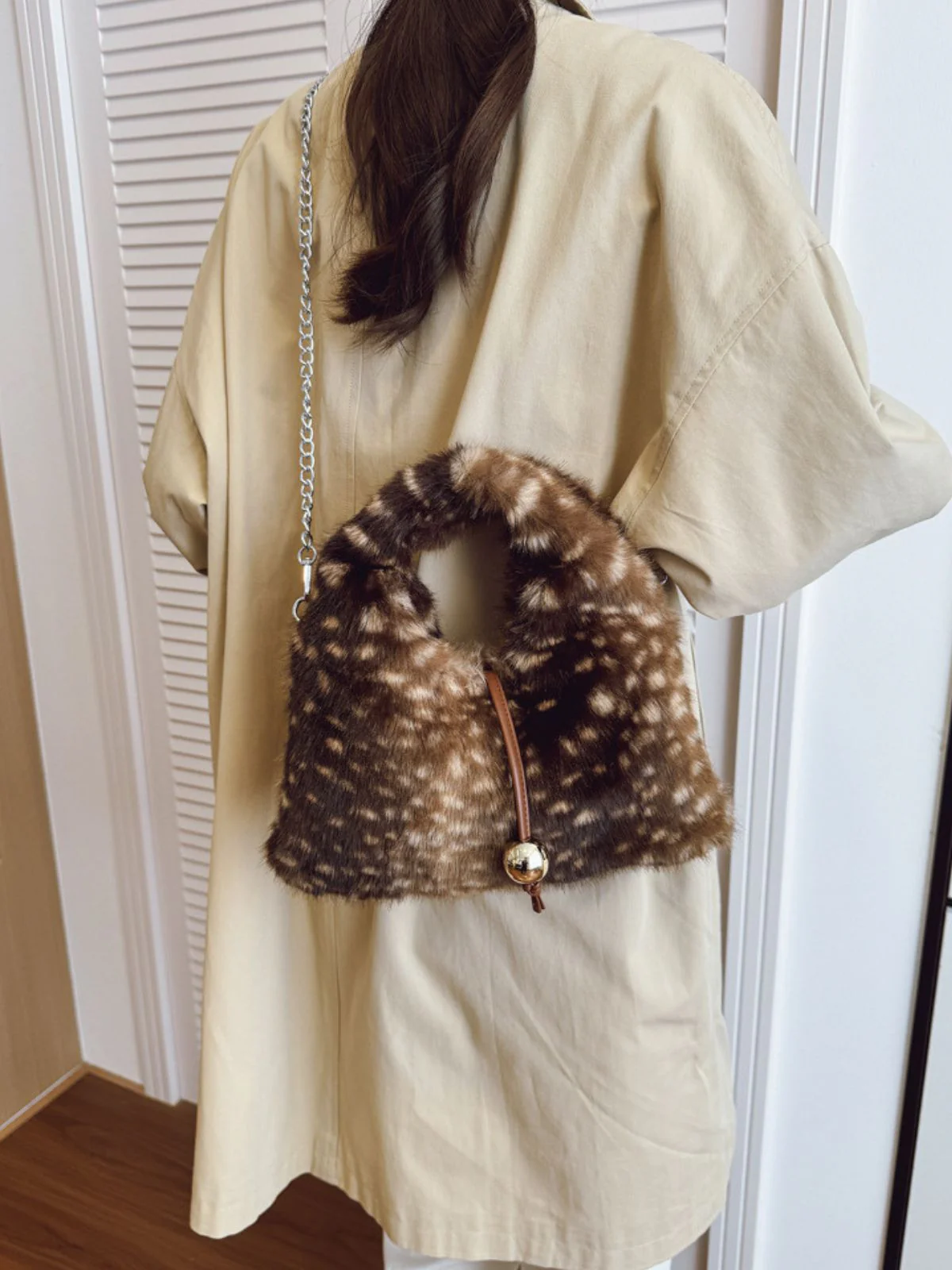 Retro Deer Style Bell Faux Fur Bag - Image 12