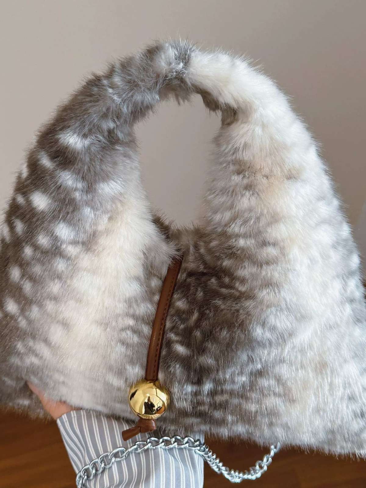 Retro Deer Style Bell Faux Fur Bag - Image 9