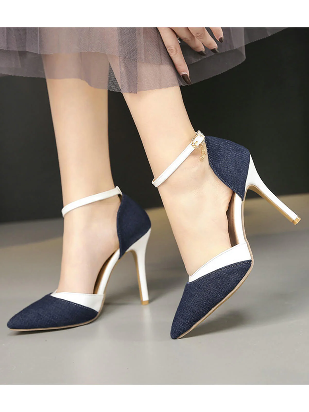 Retro Fabric Pointed High Heel Shoes - Image 4