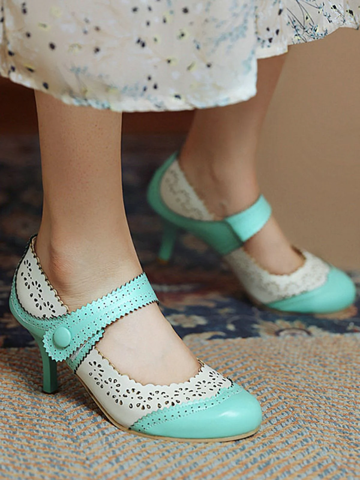 Retro Hollow Out Ankle Strap High Heels Shoes - Image 4