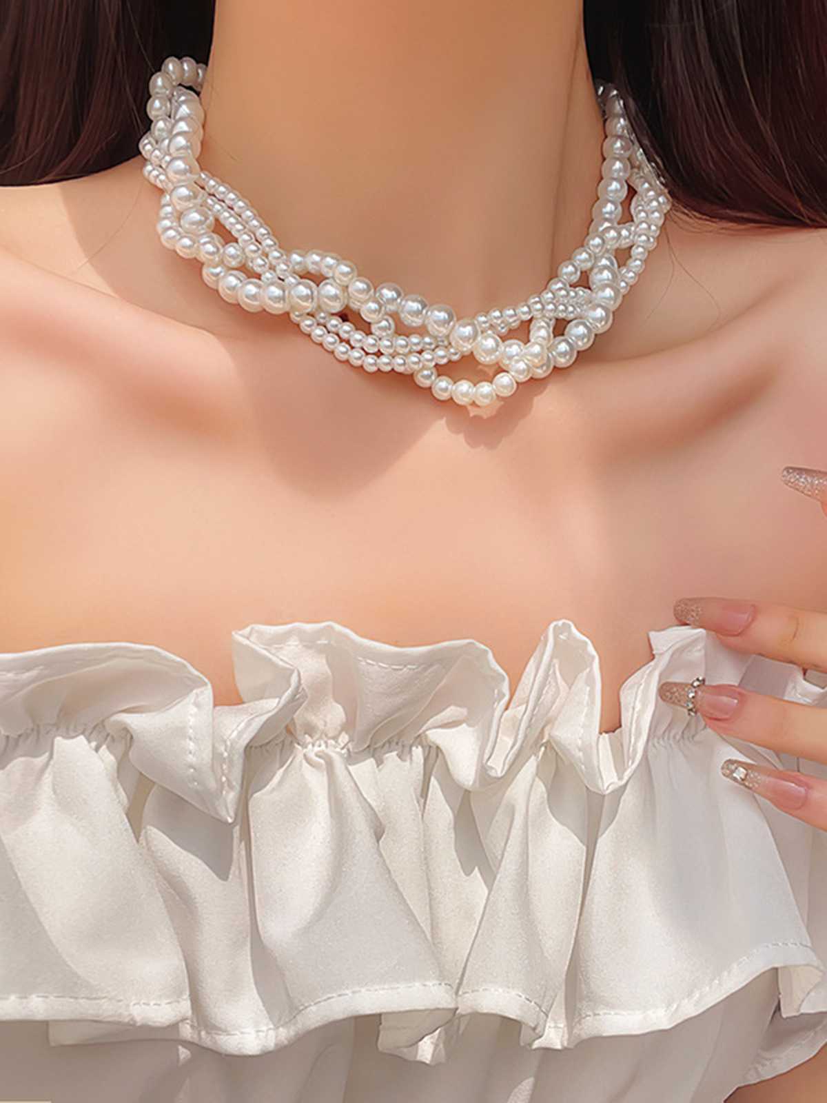 Retro Multi-Layered Pearl Pendant Necklace - Image 4
