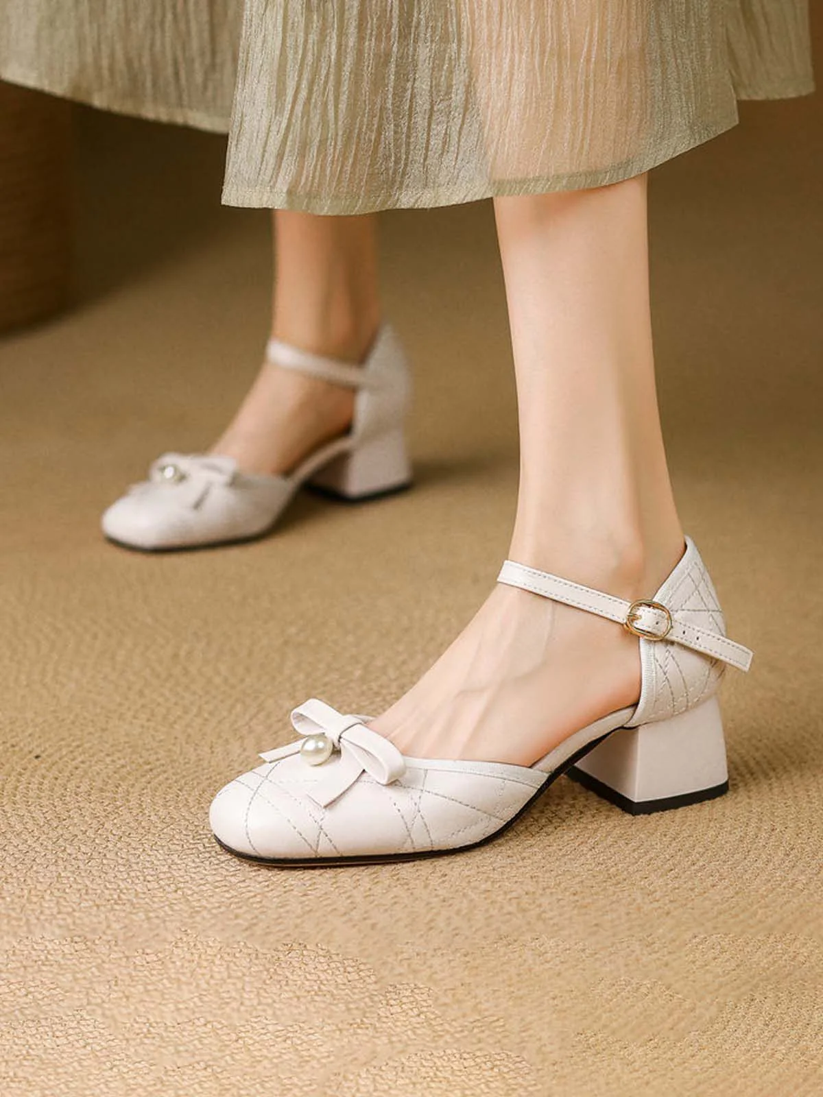 Retro Pearl Bow Mary Jane Heels - Image 4