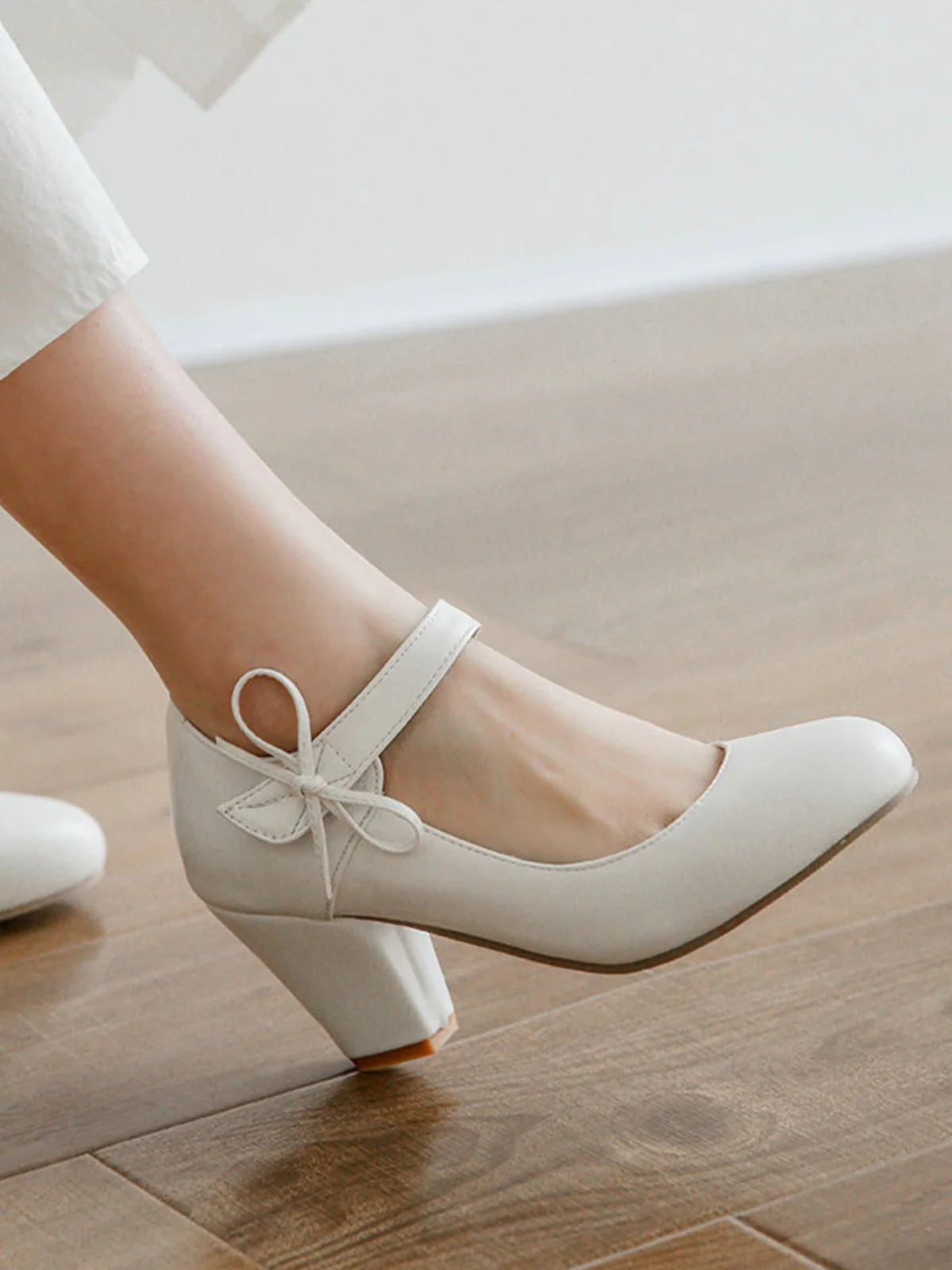 Retro Round Toe Solid Bowknot Chunky Heels - Image 15