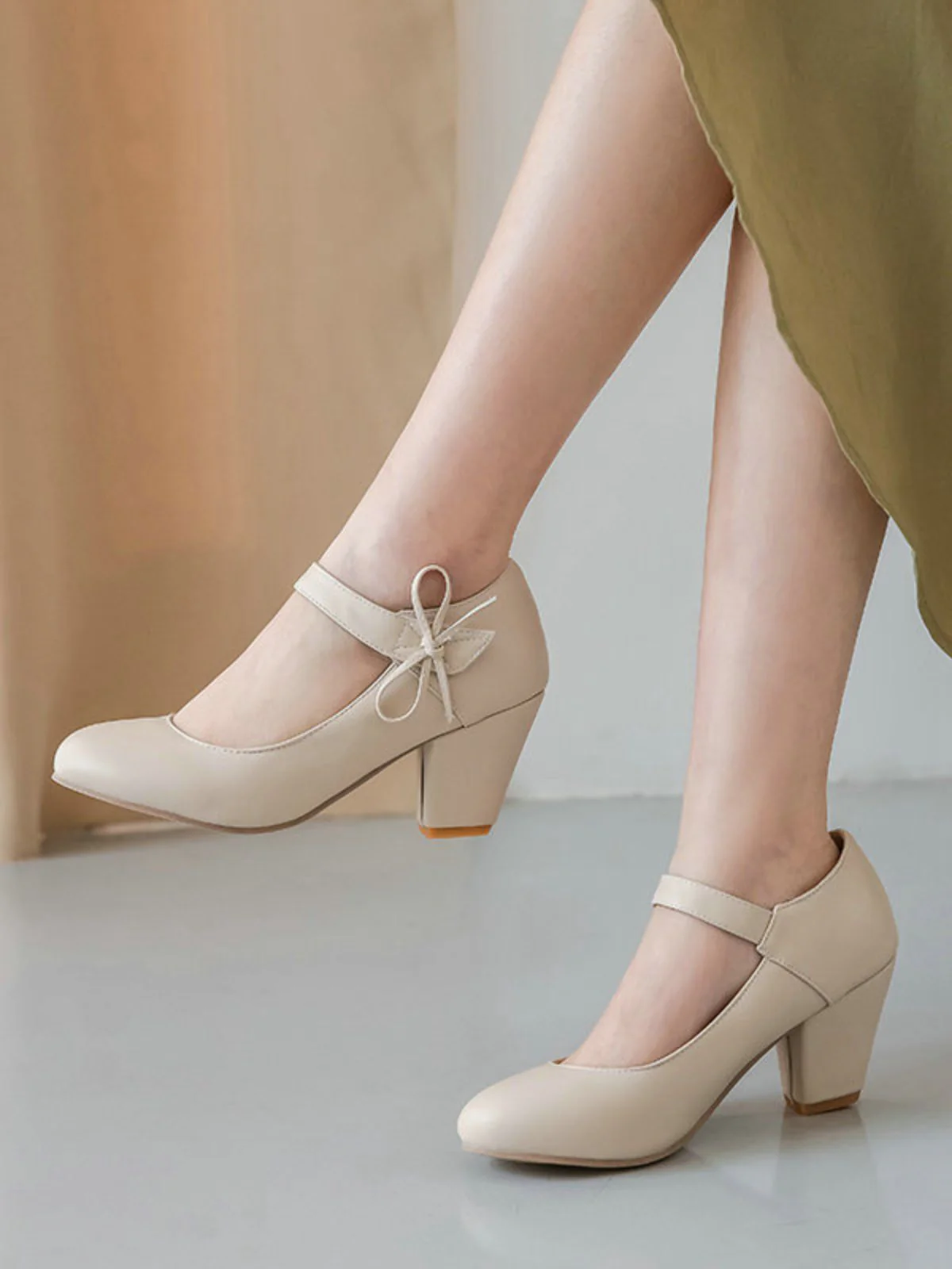 Retro Round Toe Solid Bowknot Chunky Heels - Image 8