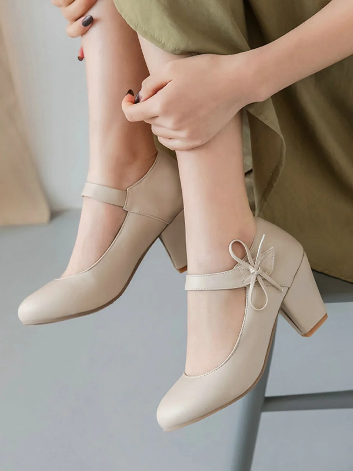 Retro Round Toe Solid Bowknot Chunky Heels - Image 9