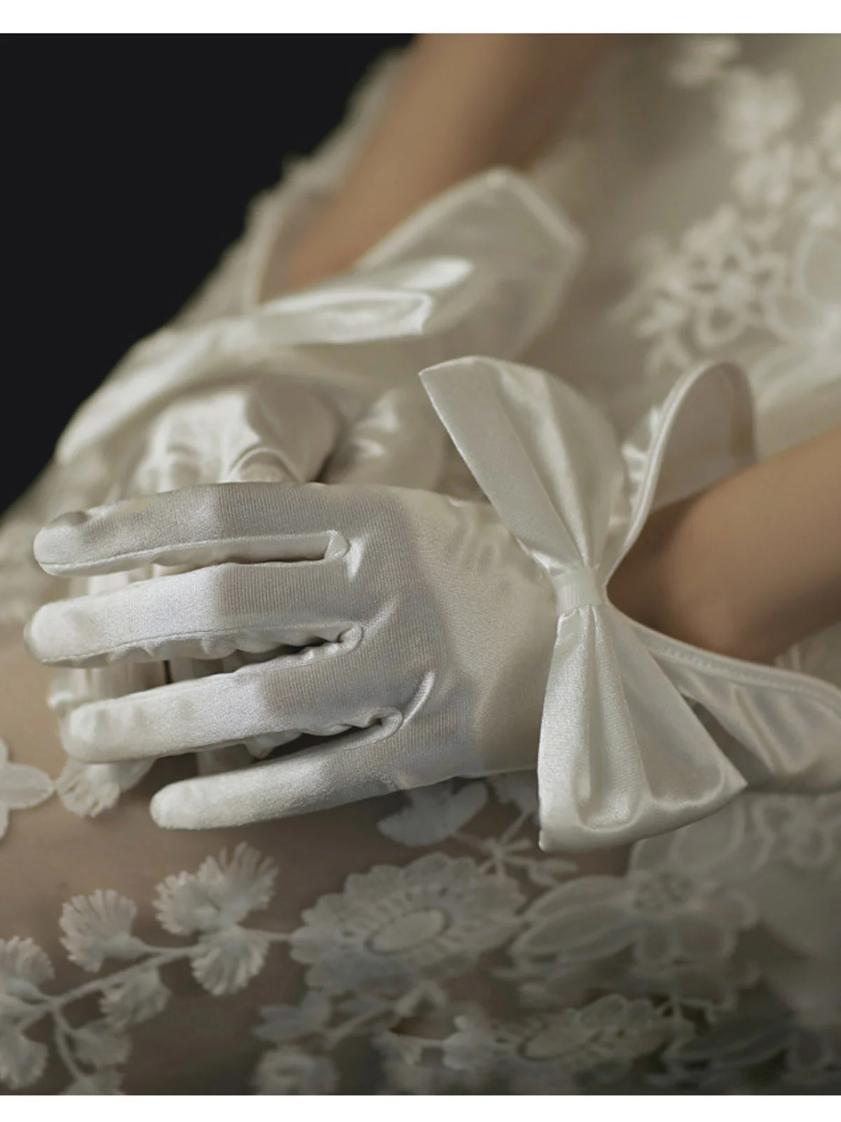 Retro Silky Bowknot Split Gloves - Image 2