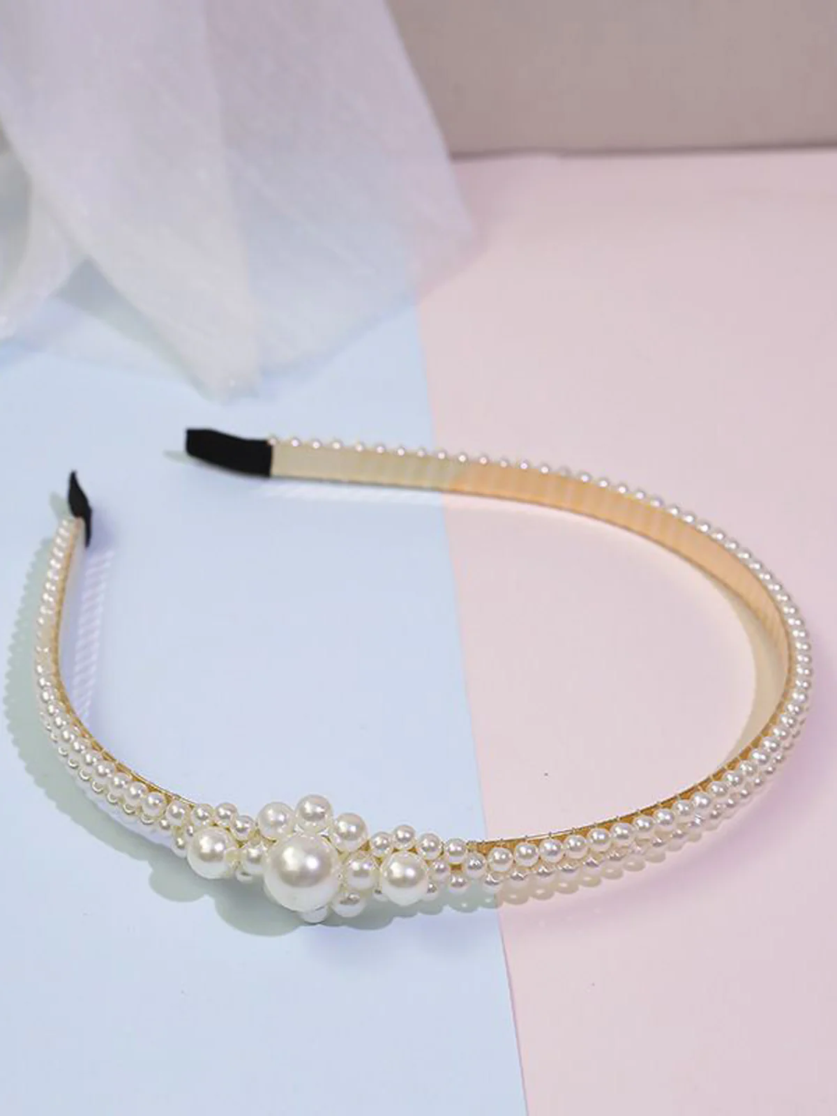 Retro White Pearls Headband - Image 2
