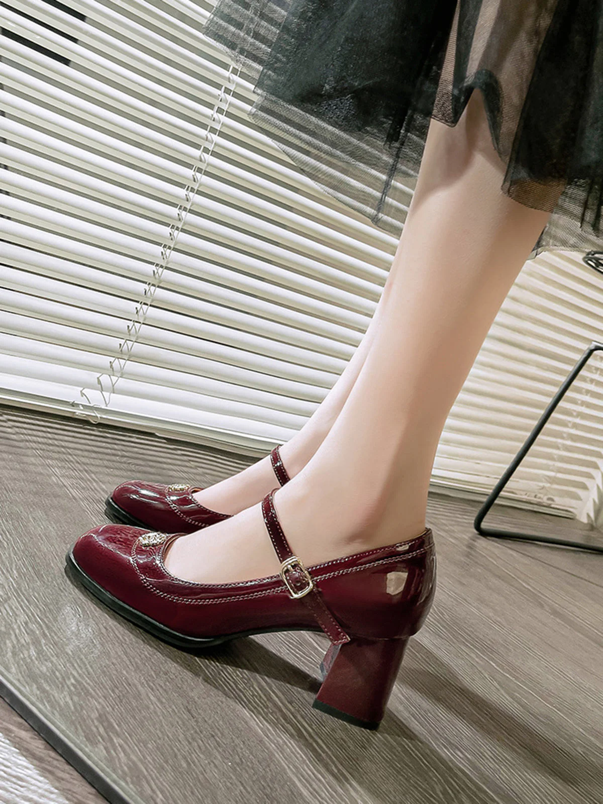 Round Toe Patent Leather Mid-Heeled Shoes - Image 3