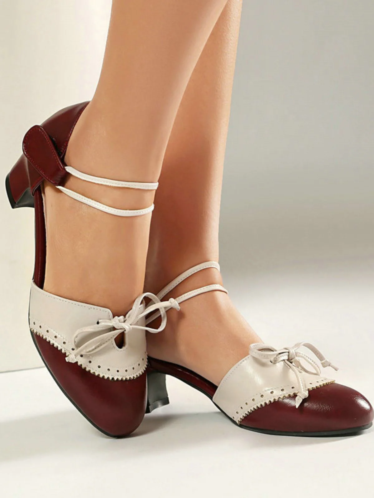 Two-Tone Bow Block Heel Mary Jane Pumps - Image 2