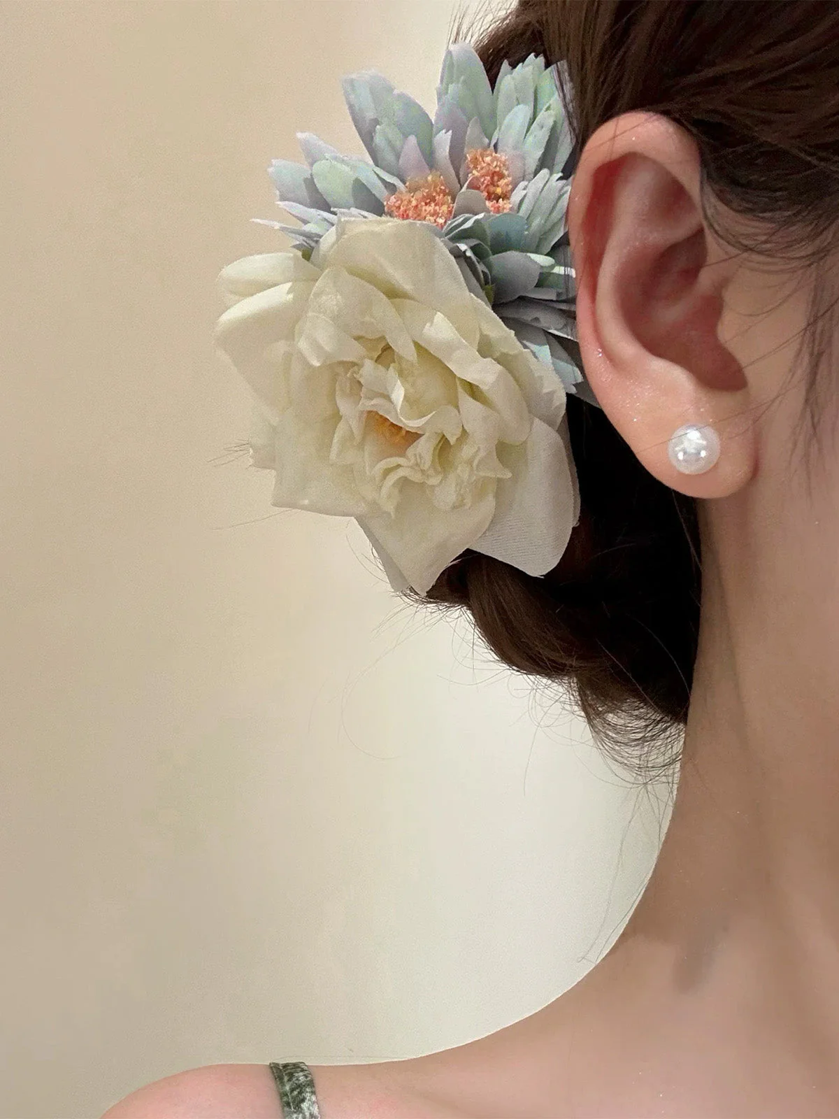 Vintage 3D Rose Flower Side Hair Clip - Image 3