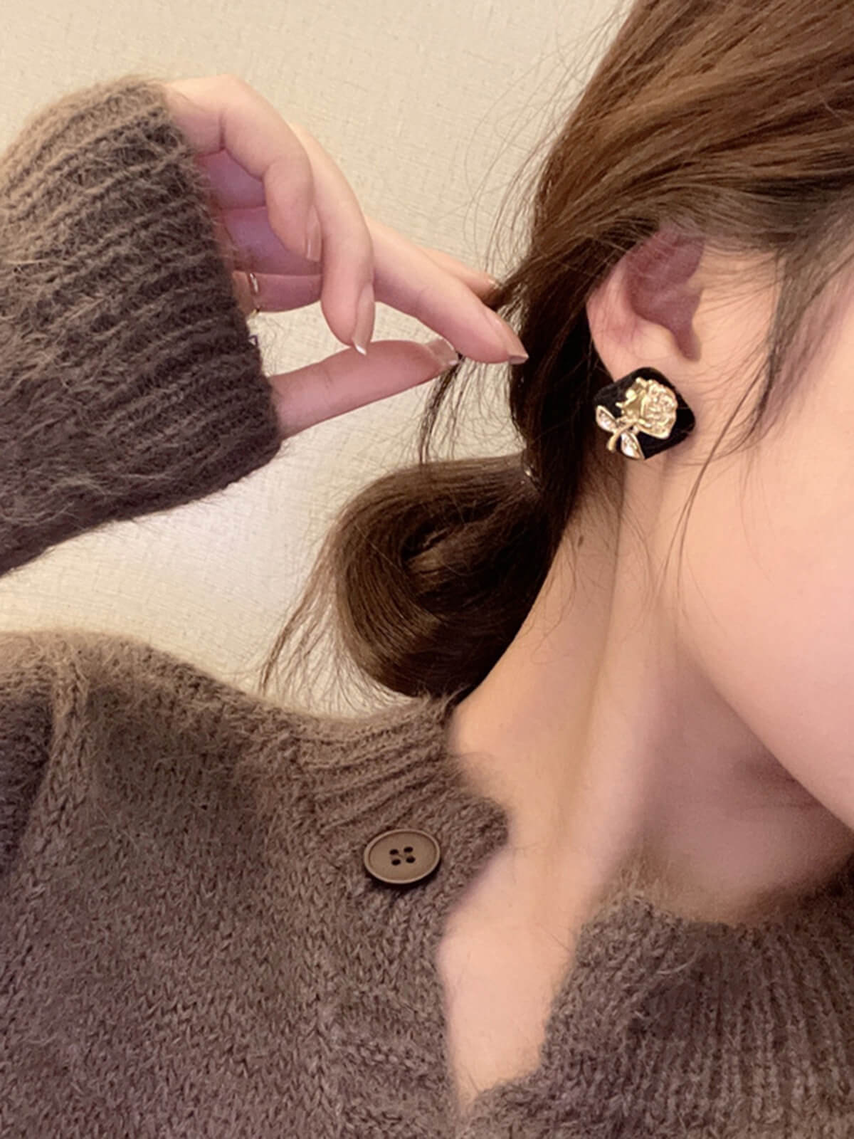 Vintage Black & Gold Cubic Flower Earrings - Image 4