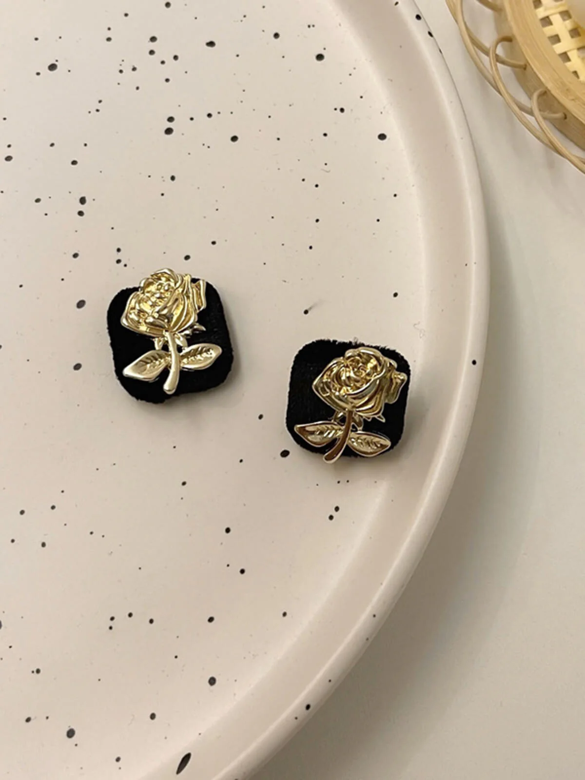 Vintage Black & Gold Cubic Flower Earrings - Image 6
