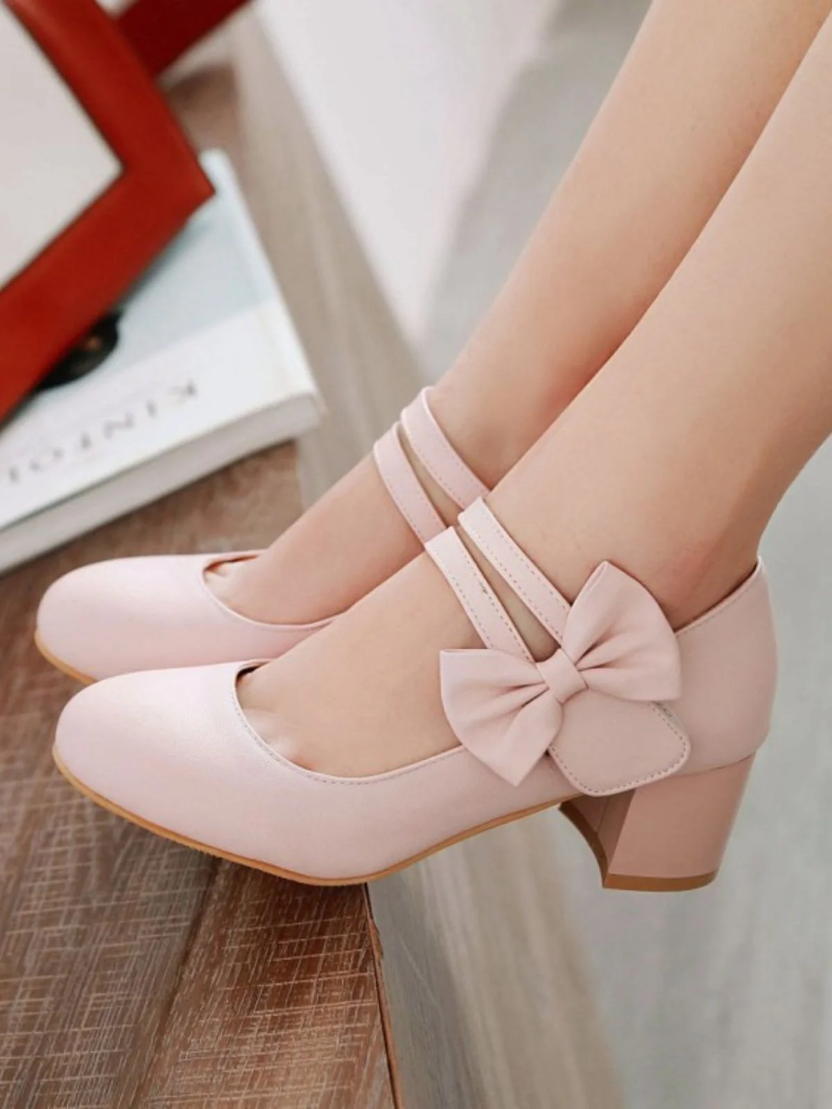 Vintage Bow Round Toe Cone Heel Shoes - Image 3