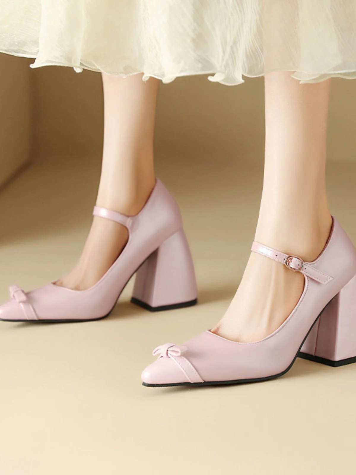 Vintage Bow Strap Point Toe Chunky Heels - Image 3